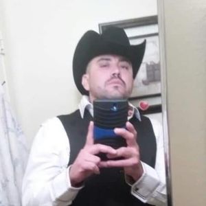 Meet your Posher, Víctor